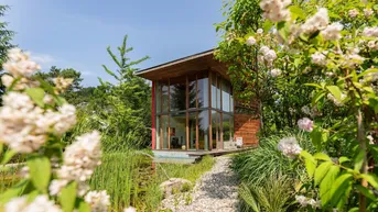 Expose Natur. Ruhe. Zuhause. - Einfamilienhaus mit Schwimmteich in Top-Lage