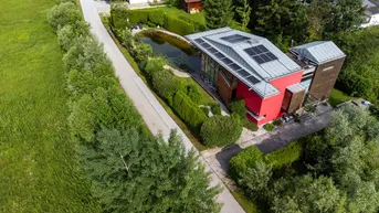 Expose Natur. Ruhe. Zuhause. - Modernes Einfamilienhaus mit Schwimmteich in Top-Lage