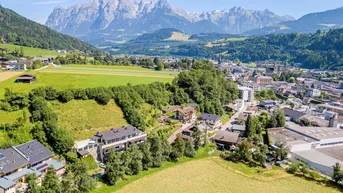 Expose Grünruhelage &amp; Bergblick - nur ca. 40 min von der Stadt Salzburg: Traumhaftes Penthouse mit Pool und Sauna