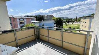 Expose Gepflegte und lichtdurchflutete 2-Zimmer Wohnung im letzten Stock mit Balkon und Lift! Provisionsfrei