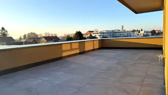 Expose PENTHOUSE - Erstbezug - Klimatisierter hochwertiger 4 Zimmer Neubau - Beste Lage in der Siedlung - schnell Termin vereinbaren