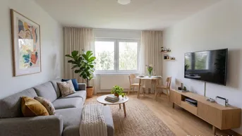 Helles Wohn- und Esszimmer mit modernem Sofa, Esstisch und Blick ins Grüne.