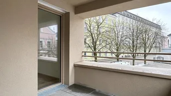 Expose NEUWERTIGE 4-Zimmer-Mietwohnung - westseitiger Balkon/Loggia - 2 Garagenplätze - Küche
