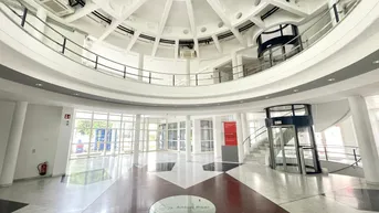 Expose Großzügiges Büroobjekt mit Parkanlage