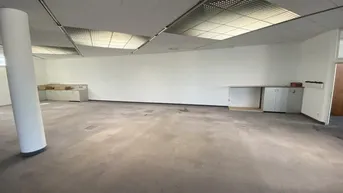Expose Geschäftslokal im 23. Bezirk – 440 m² Erdgeschoss + 130 m² Lager – vielseitig nutzbar!