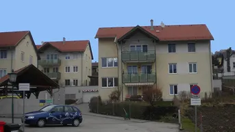 Expose  Wiedervergabe - 3 Zimmer - 1 PKW-Stellplatz in Garage - Eigengarten - Miete mit Kaufoption 