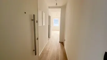 Expose Über den Wolken - Traumhafte Neubau Maisonette-Dachgeschosswohnung mit Blick auf die Gloriette!