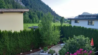 Expose Sonnige, neuwertige 2-Zimmer Dachgeschosswohnung mit Balkon, Terrasse und Parkplatz