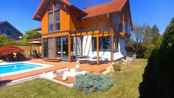 Expose Sehr gepflegtes Einfamilienhaus in sonniger Grünlage mit Swimmingpool und Galerie PROVISIONSFREI