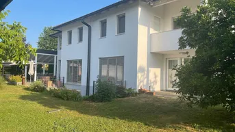 Expose Doppelhaushälfte Süd/Ost-Seite, mit Doppelgarage, parkähnlichem Garten, sehr gute Lage