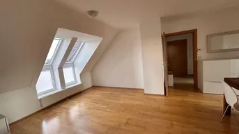 Expose lichtdurflutete Dachgeschoßwohnung