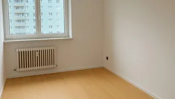 Expose Helle großzügige 85m2 Wohnung 1900€