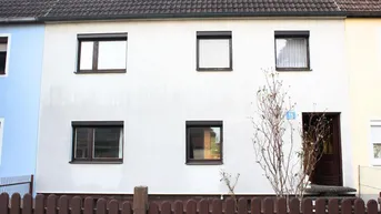 Expose Charmantes Reihenhaus mit zwei Wohneinheiten und großem Garten in zentraler Lage!