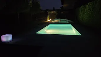 Expose Neuwertige Doppelhaushälfte mit Gartenparadies, Pool, Sauna, im Villenviertel beim Wasserwald