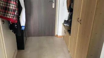 Expose Helle 1,5-Zimmer Wohnung mit Loggia im 10. Stock