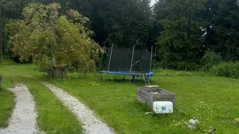 Expose Freizeitgund mit Wald Wiese und fischteich