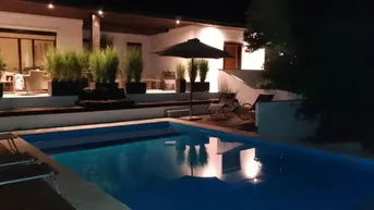Expose Villen Etage mit eigenem Pool Bereich 5 Minuten vom Badesee
