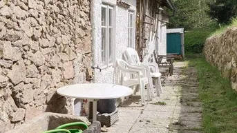 Expose Traditionelles Bauernhaus mit 800m² Baugrund und 6000m² Grünland