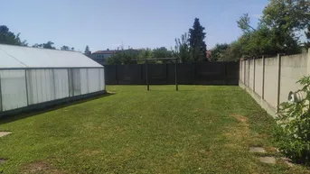 Expose Privatverkauf Einfamilienhaus mit überdachtem Pool im Garten und Familiensauna im Keller