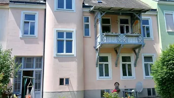 Expose Stadthaus mit zwei Wohnungen, schöner Garten, Pool