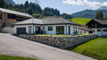 Expose Architekten-Bungalow mit Alpenpanorama – barrierefrei, modern &amp; einzigartig