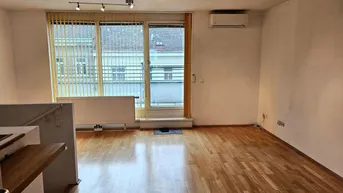 Expose Dachterrassenwohnung auf 2 Ebenen mit Klimaanlage und ohne Dachschrägen