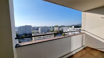 Expose Große 4-Zimmer Wohnung mit Loggia und optionalem Stellplatz