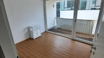 Expose Schöne 3-Zimmer Wohnung, mit 2 Loggien Blickrichtung Inn.