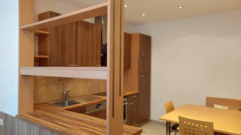 Expose Tolle 4-Zimmer Altbauwohnung (Erdgeschoß) - teilmöbliert und in bester Lage!
