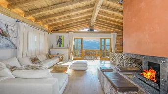 Expose Einmalige Lage: Luxus-Chalet auf 1.010 Meter / Ski-in und Ski-out / Wellness / 37.152 m2 Grund / Blick auf Kitzbühel
