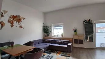 Expose Vomp: Lichtdurchflutete 3-Zimmer-Wohnung (83 m²) mit Südbalkon, 4 m Raumhöhe und 2 Stellplätzen inkl. – 395.000 €