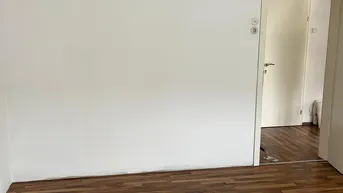 Expose 2-Zimmer Altbauwohnung mit Balkon und Parkplatz