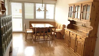 Expose Möbliertes 15m² Zimmer mit Loggia und Parkplatz