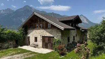 Expose Stilvolles, eigenständiges Jägerhaus mit großzügigem Garten