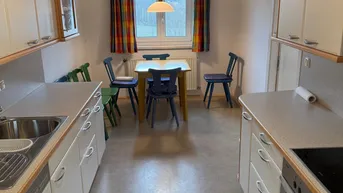Expose Helle 3 Zimmerwohnung, 2 OG, teilmöbliert, zu vermieten