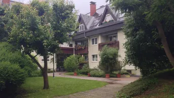 Expose ZENTRUMSNAHE DG - WOHNUNG IM GRÜNEN MIT GARTENNUTZUNG