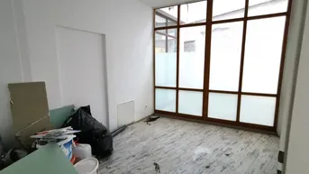 Expose Barrierefreies 4 Zimmer Geschäftslokal mit großer Lichtkuppel in Brucker Fußgänger Zone zu mieten! (wird gerade saniert!)