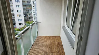 Expose Moderne 2-Zimmer Wohnung mit Balkon und Tiefgarage 
