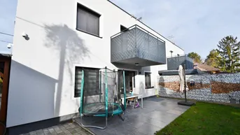Expose Charmante Doppelhaushälfte mit Garten und Terrassen in Traumlage