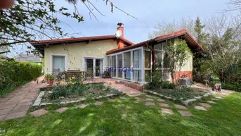 Expose Ferienhaus mit Wintergarten und privatem Seezugang