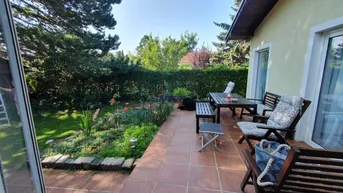 Expose Ferienhaus mit Wintergarten und privatem Seezugang