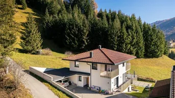 Expose Neuwertiges Wohnhaus mit Einliegerwohnung und Pool in den Osttiroler Bergen zu verkaufen!