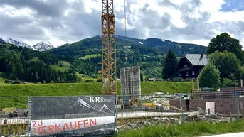 Expose Grünes Wohnen: Hochwertige Holzbauwohung mit modernem Design.