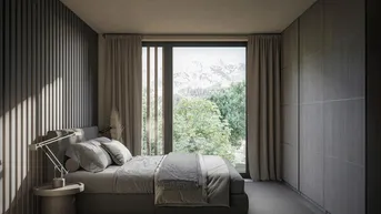Gemütliches Schlafzimmer mit Holzboden, Einbauschränken und einem Fenster mit herrlichem Bergblick.