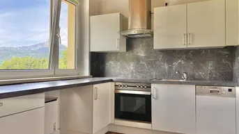 Expose 4-Zimmer-Mietwohnung mit neuer Küche, Loggia, Kellerabteil &amp; Parkplatz – Mitten im Grünen