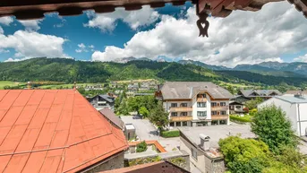 Expose Klein, fein &amp; mit atemberaubendem Ausblick – Zentrumswohnung im Mitten von Schladming