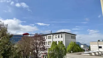 Expose Liezen! Charmante Altbauwohnung: Große Räume, beeindruckender Stadt- und Bergblick