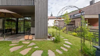 Expose Neubaujuwel im Zentrum von Schladming- Gartenidylle mit Bergblick.
