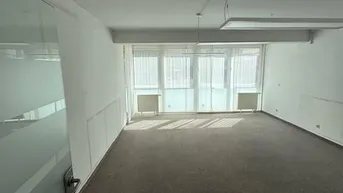 Expose Moderne 160m² Bürofläche mit 6 Räumen im Zentrum