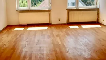 Expose Eigentumswohnung mit großer Terrasse und separaten Eingang!
